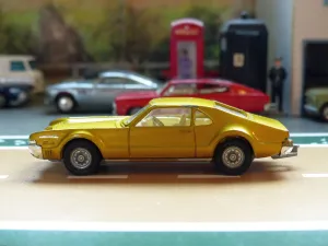 276 Oldsmobile Toronado in amber-gold (2)