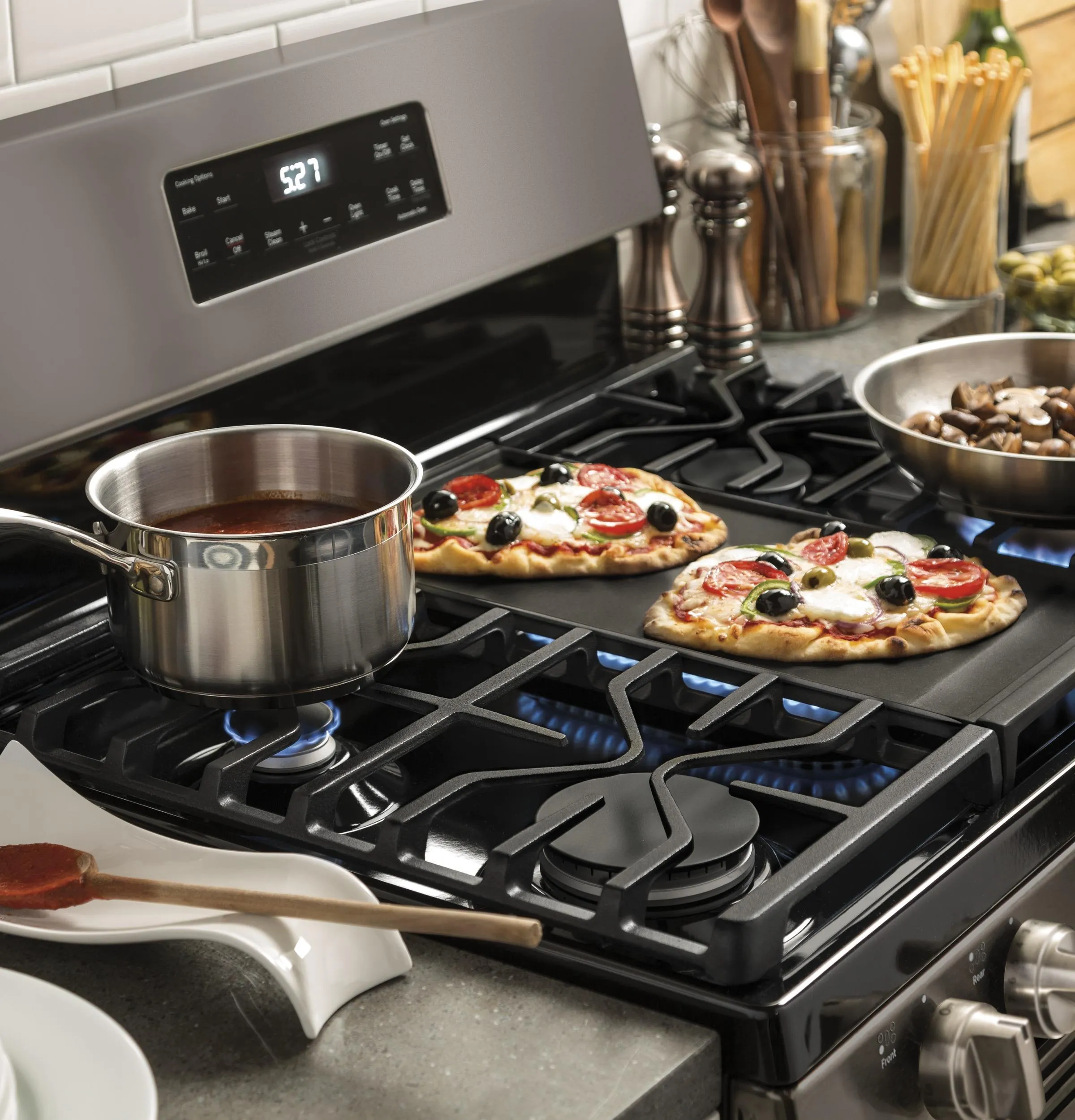 JGBS66EEKES GE® 30" Free-Standing Gas Range